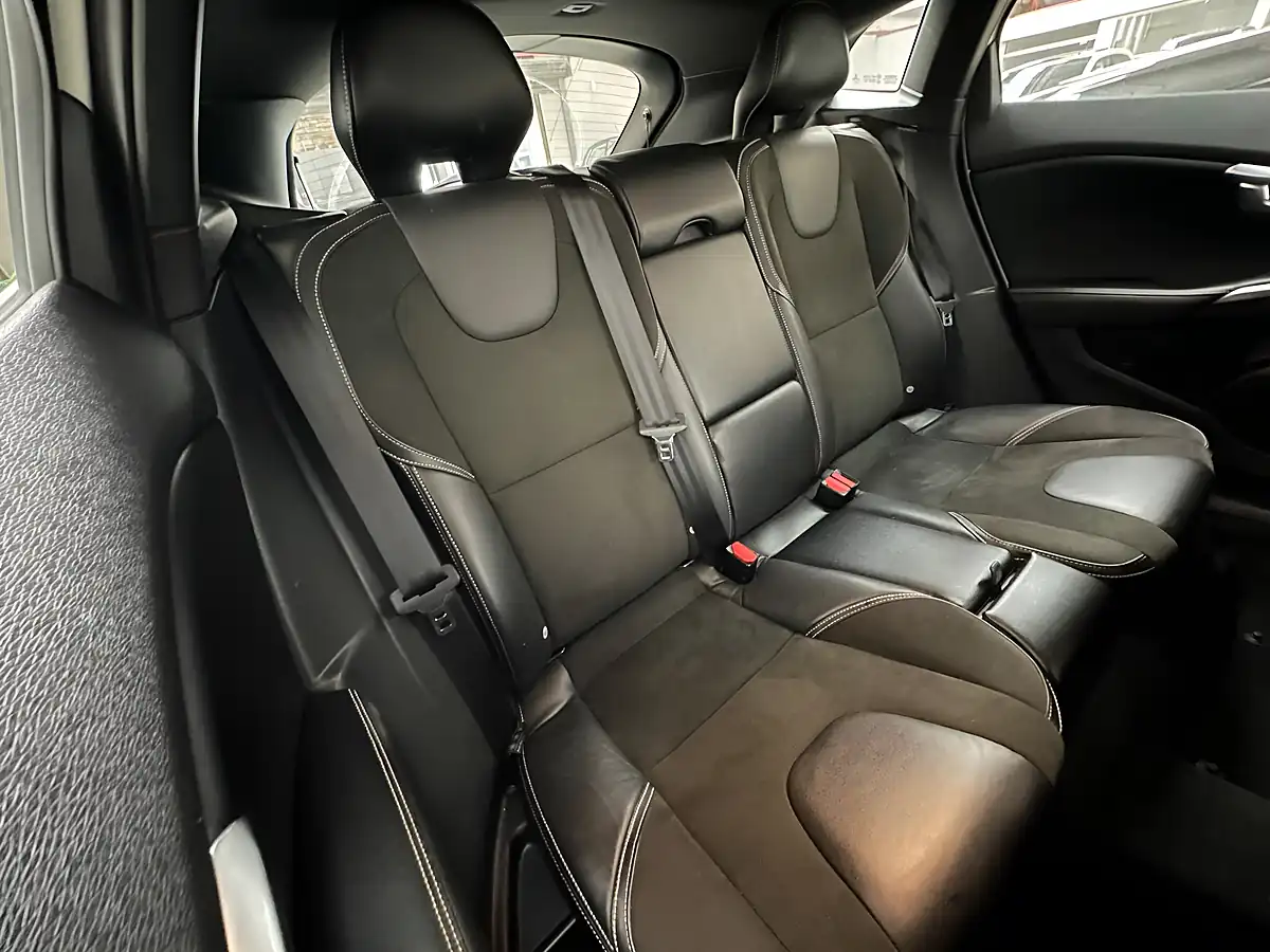 Used 2015 Volvo V40 R-Design White - Interior and Exterior details 9