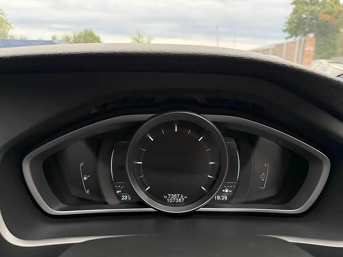 Used 2015 Volvo V40 R-Design White - Interior and Exterior details 15