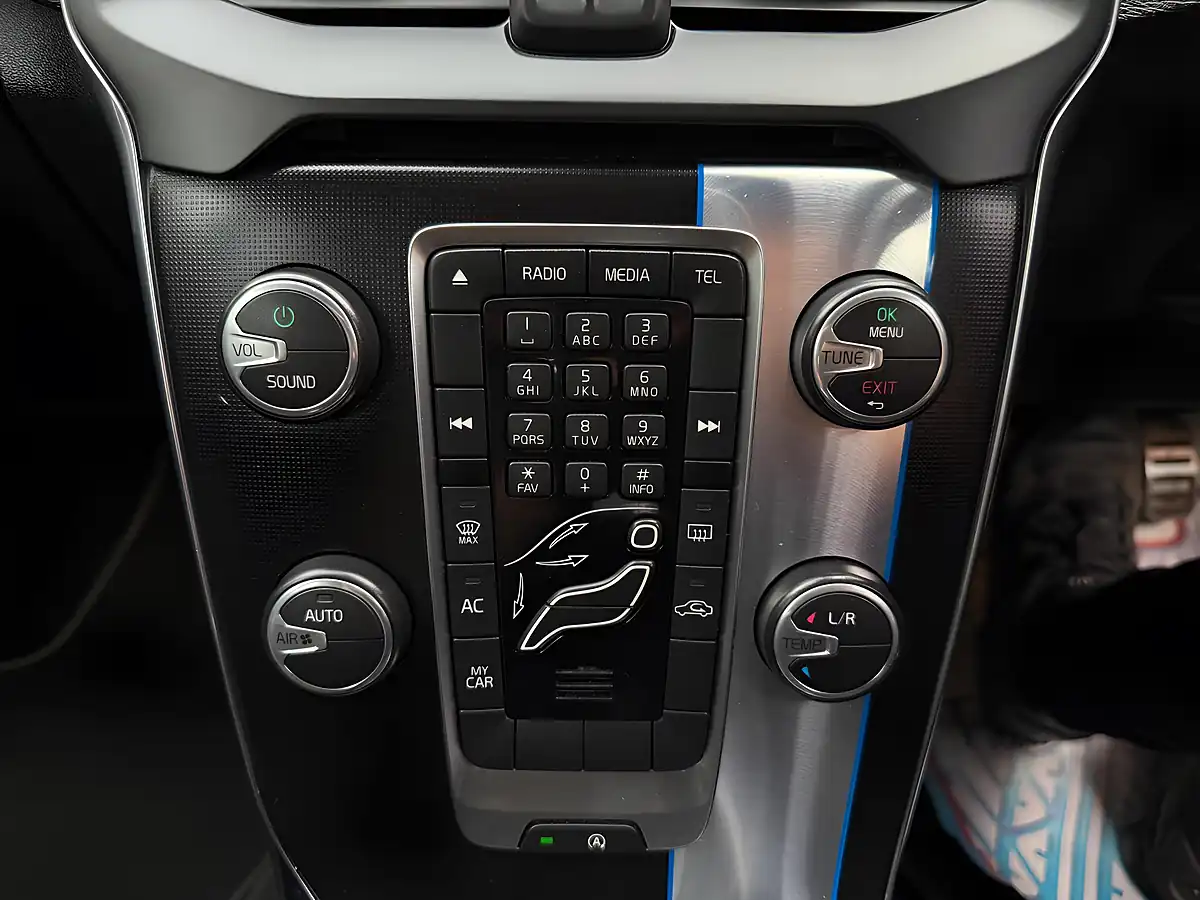 Used 2015 Volvo V40 R-Design White - Interior and Exterior details 16