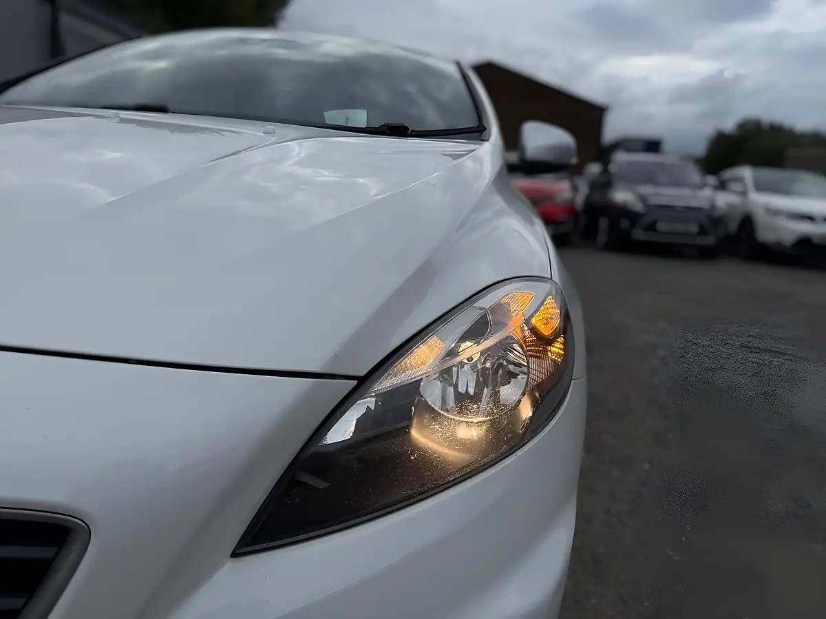 Used 2015 Volvo V40 R-Design White - Interior and Exterior details 17