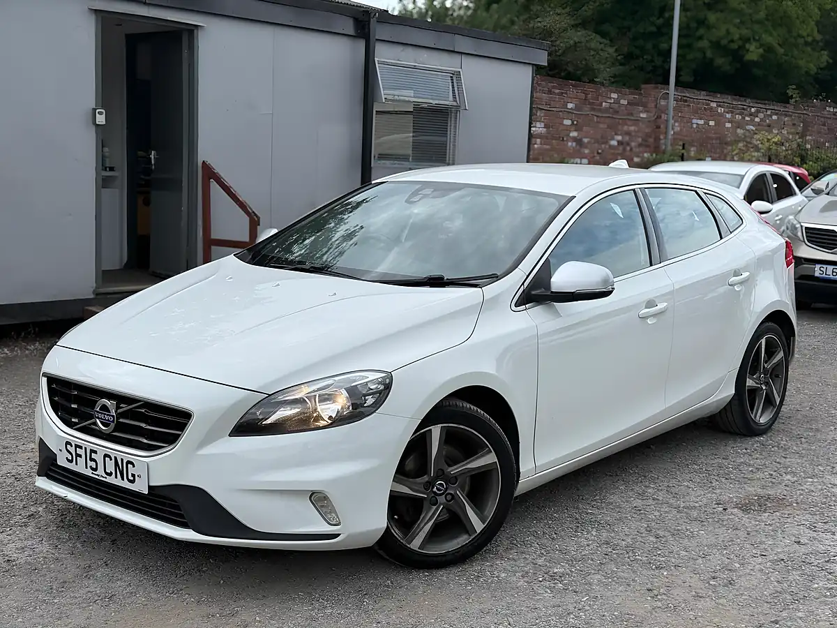 Used 2015 Volvo V40 R-Design White - Interior and Exterior details 3