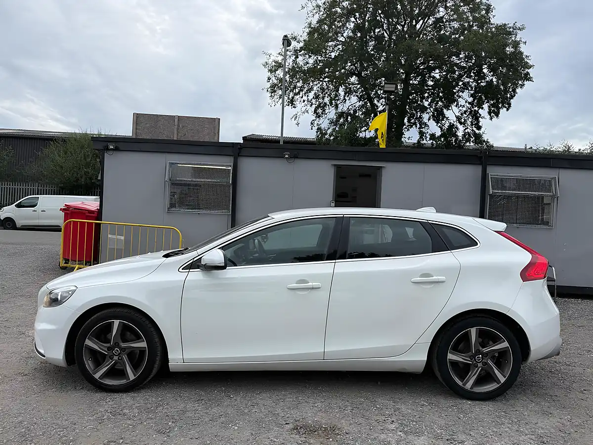 Used 2015 Volvo V40 R-Design White - Interior and Exterior details 4