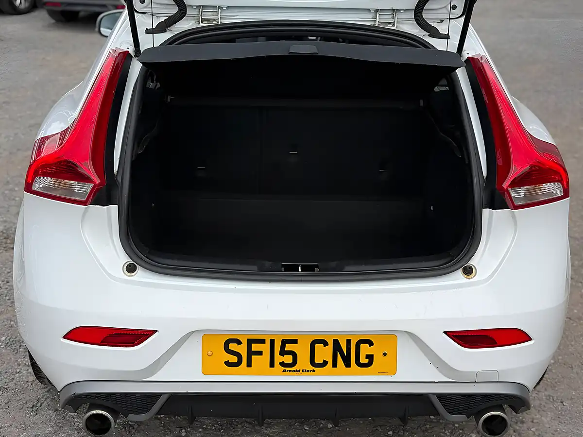 Used 2015 Volvo V40 R-Design White - Interior and Exterior details 7