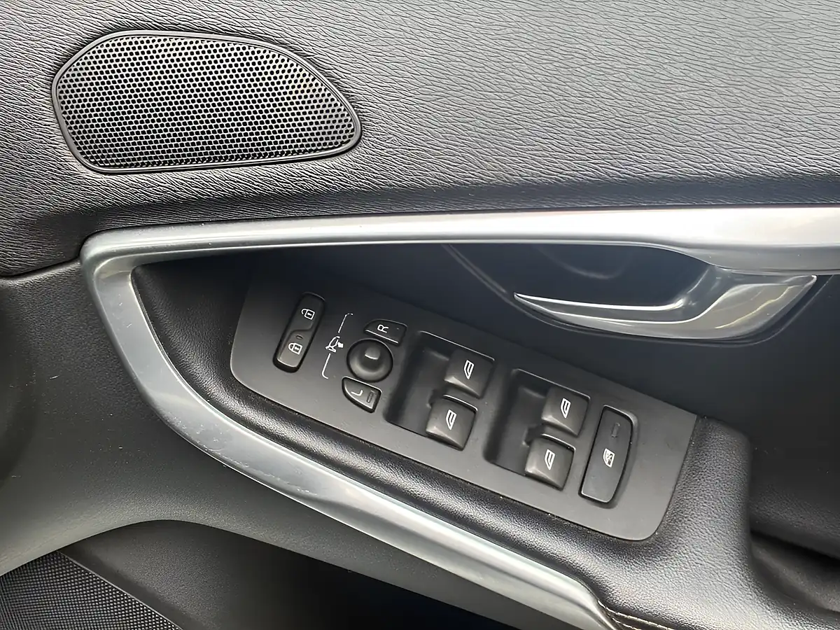 Used 2015 Volvo V40 R-Design White - Interior and Exterior details 12