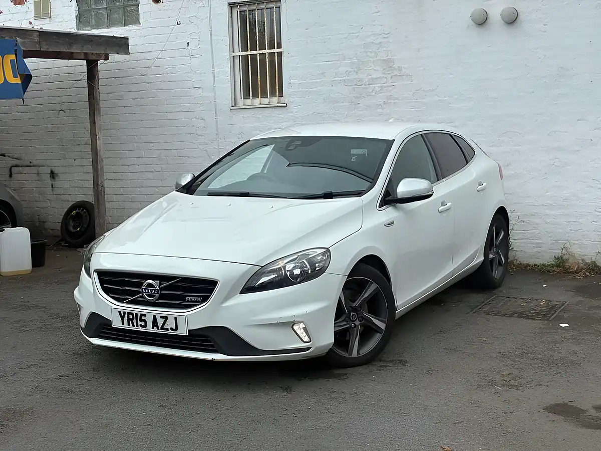Used 2015 Volvo V40 R-Design White - Interior and Exterior details 3