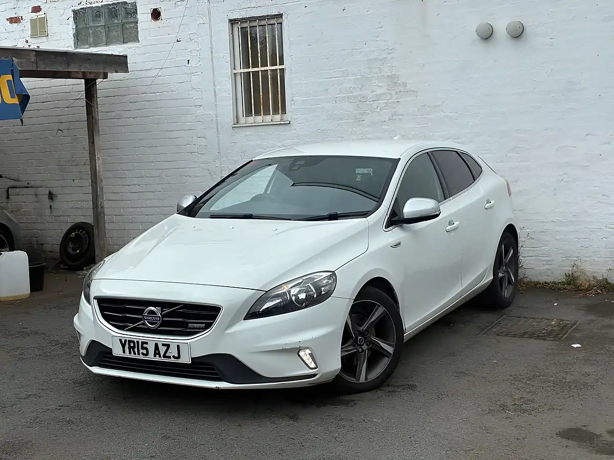 Used 2015 Volvo V40 R-Design White - Interior and Exterior details 4