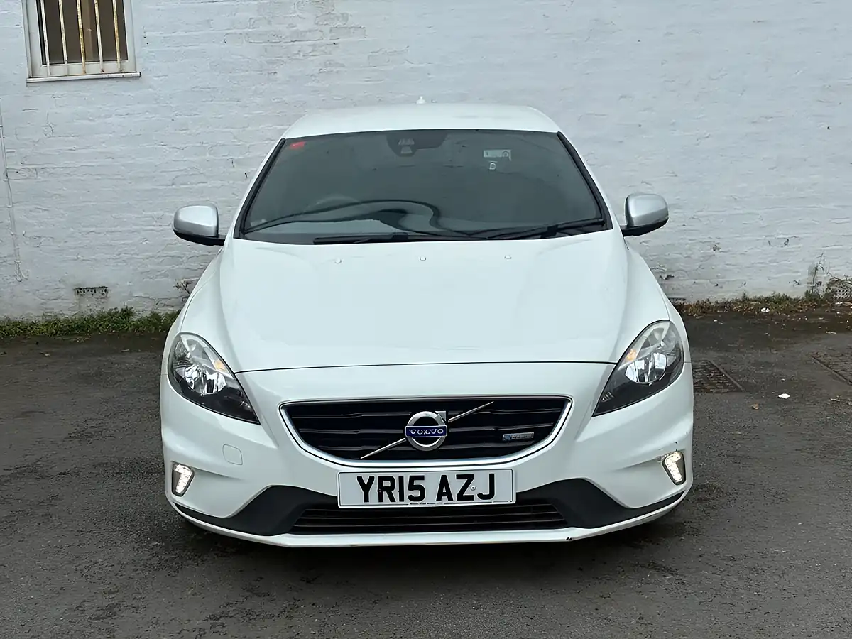 Used 2015 Volvo V40 R-Design White - Interior and Exterior details 6