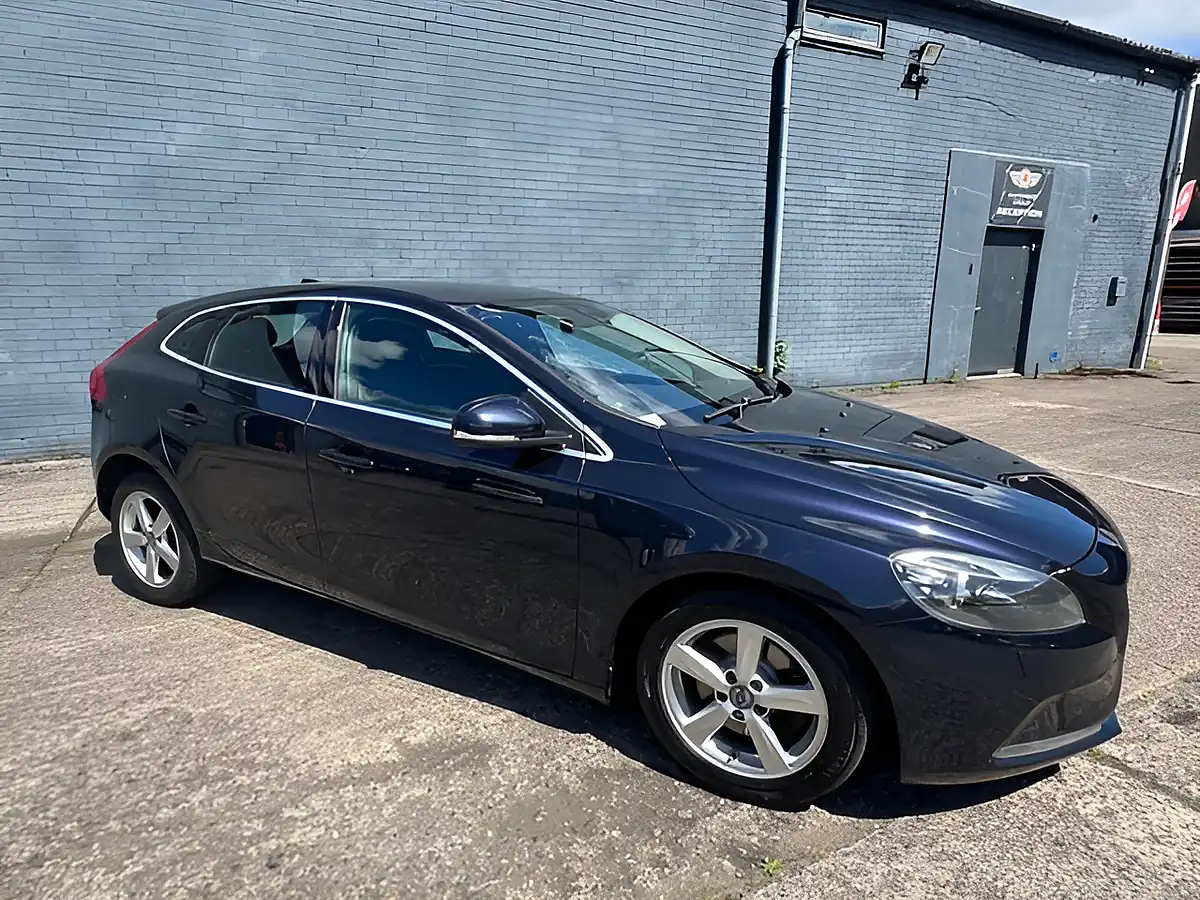 Used 2015 Volvo V40 Se Blue - Interior and Exterior details 11
