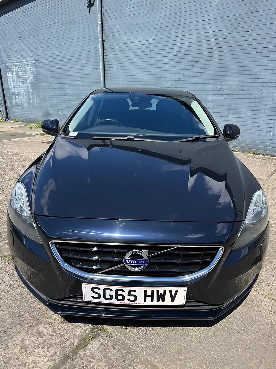 Used 2015 Volvo V40 Se Blue - Interior and Exterior details 7