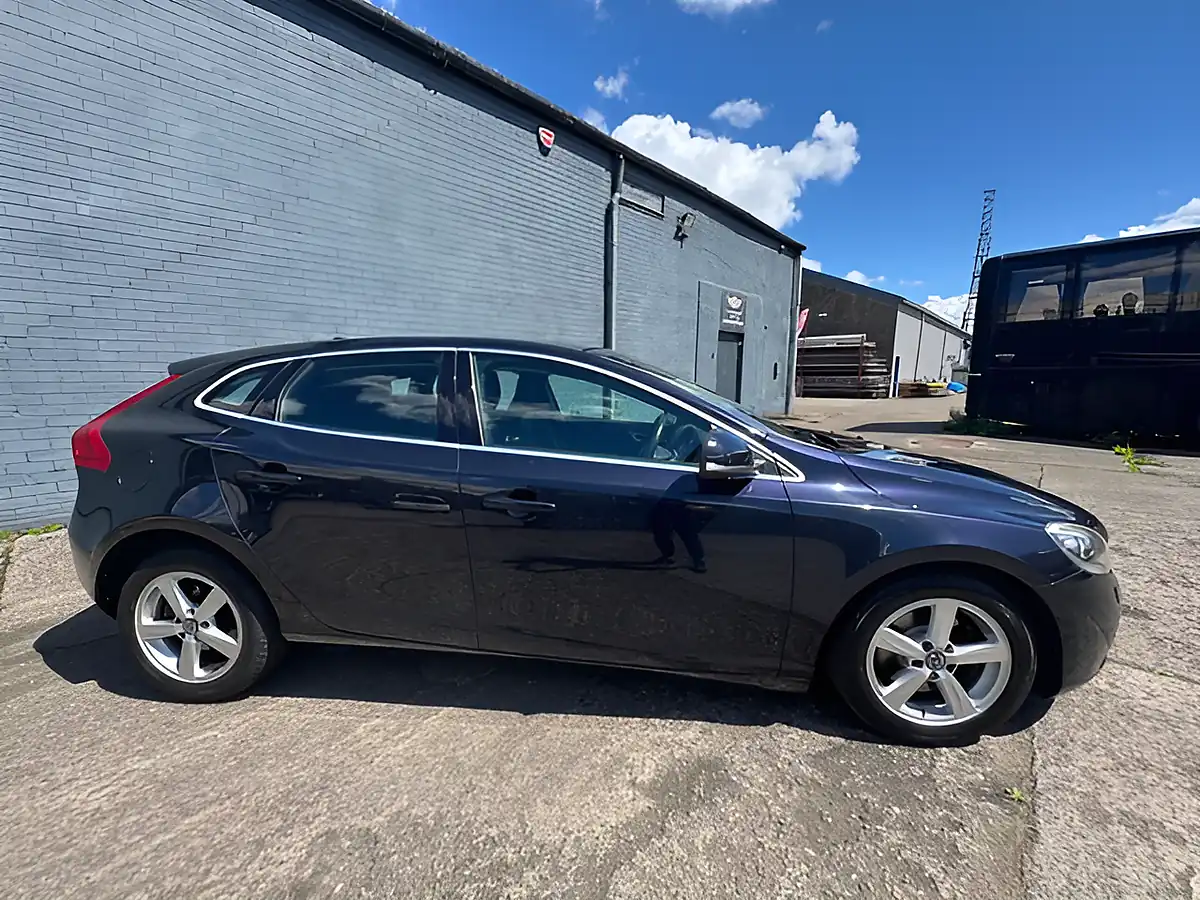 Used 2015 Volvo V40 Se Blue - Interior and Exterior details 9