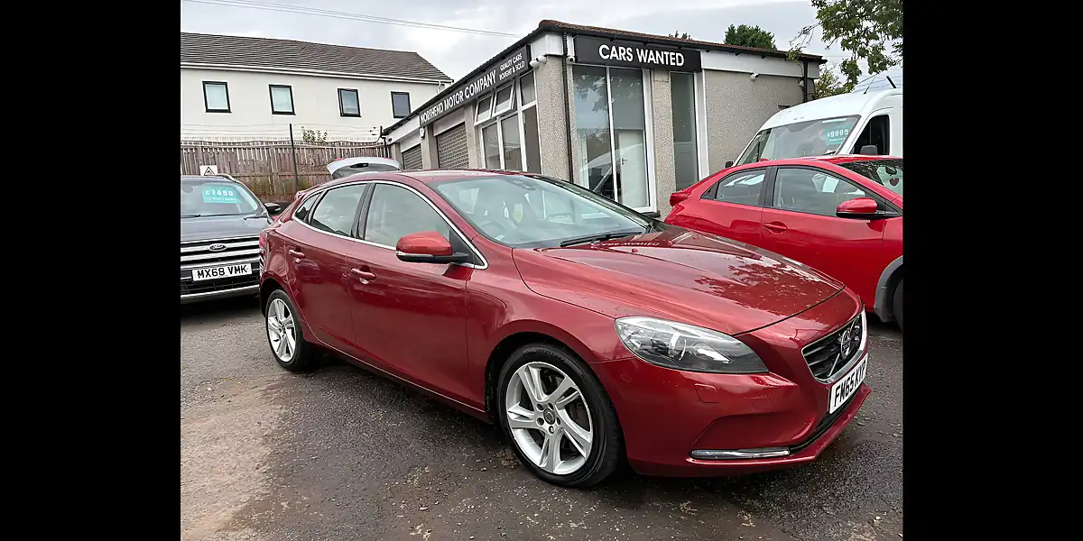 Used 2015 Volvo V40 Se Lux Nav Red - Front View