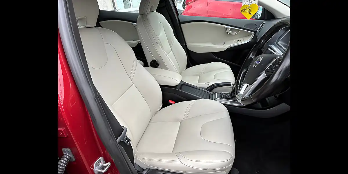 Used 2015 Volvo V40 Se Lux Nav Red - Interior and Exterior details 10