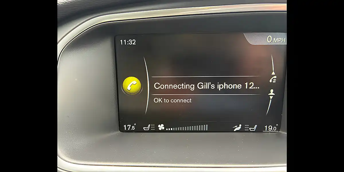 Used 2015 Volvo V40 Se Lux Nav Red - Interior and Exterior details 13