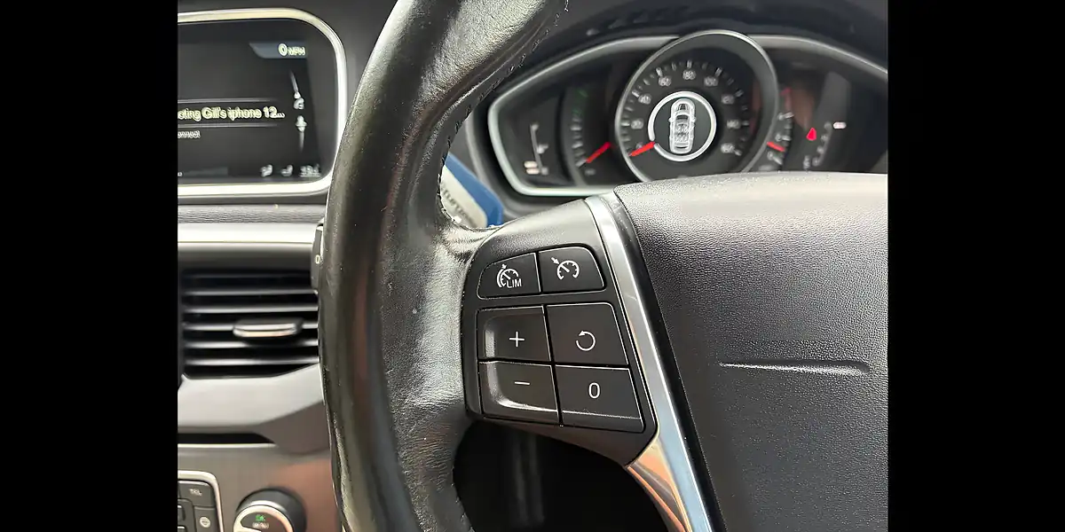 Used 2015 Volvo V40 Se Lux Nav Red - Interior and Exterior details 15