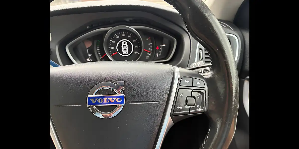 Used 2015 Volvo V40 Se Lux Nav Red - Interior and Exterior details 16