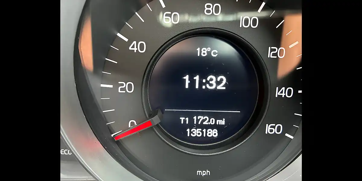 Used 2015 Volvo V40 Se Lux Nav Red - Interior and Exterior details 18