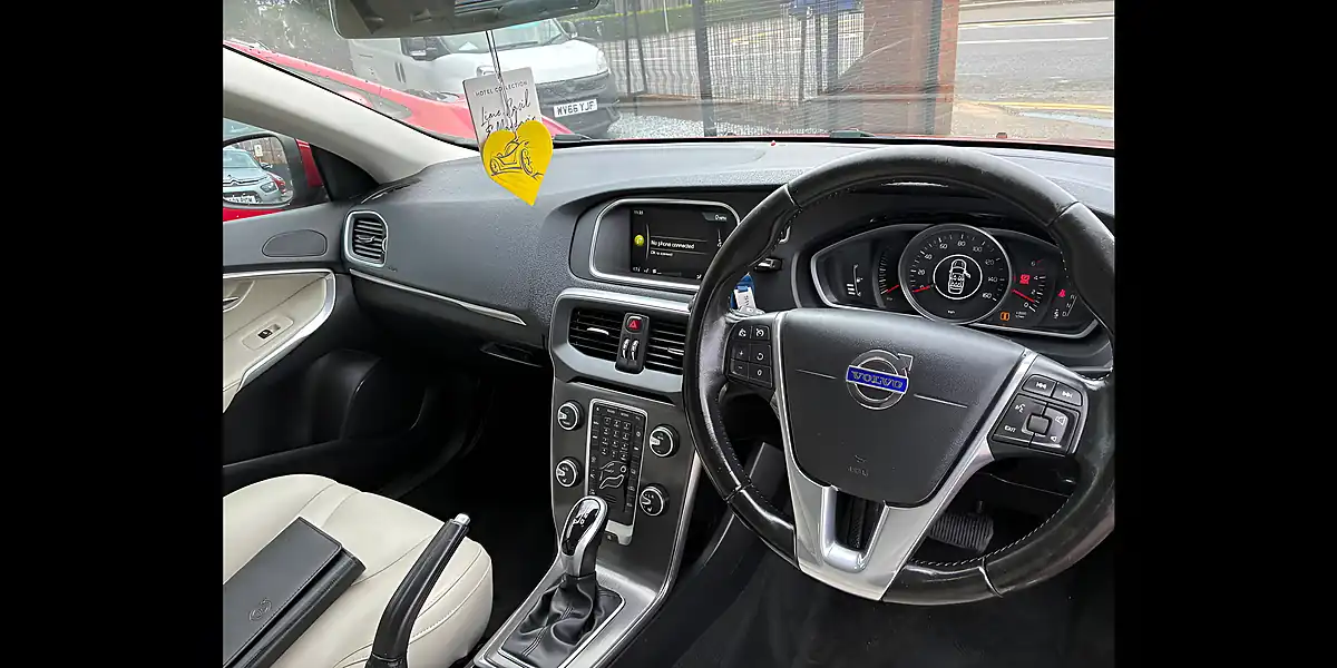 Used 2015 Volvo V40 Se Lux Nav Red - Interior and Exterior details 20