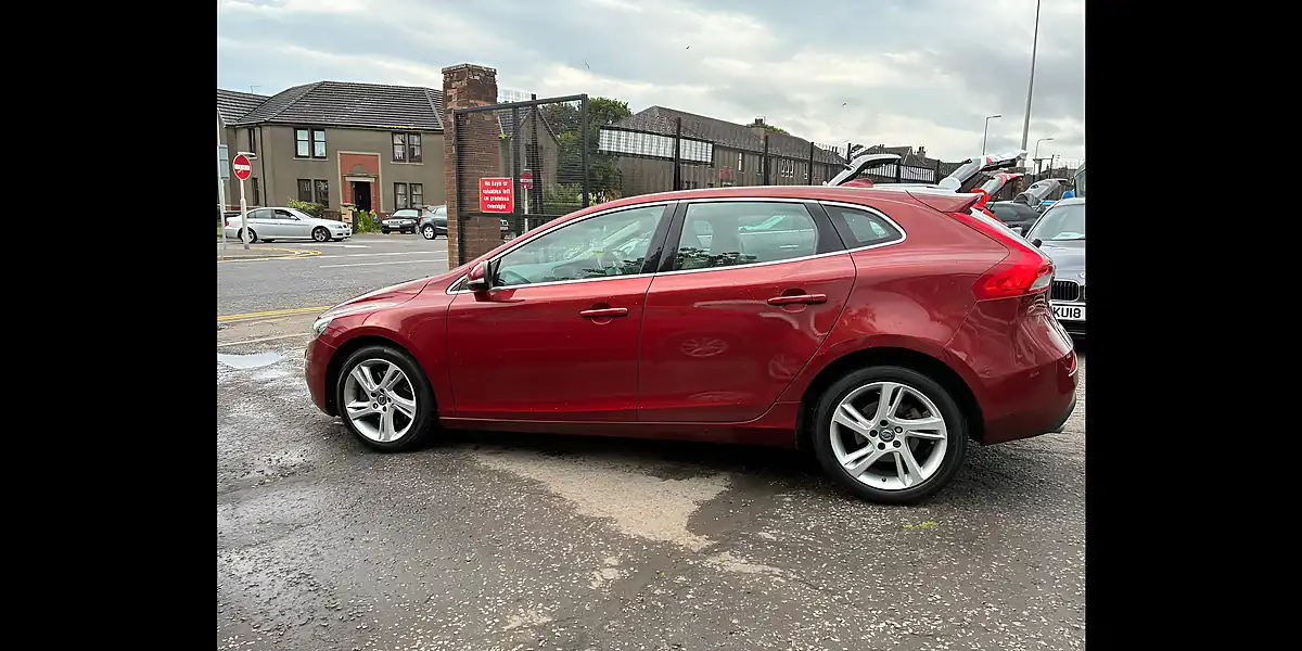 Used 2015 Volvo V40 Se Lux Nav Red - Interior and Exterior details 5