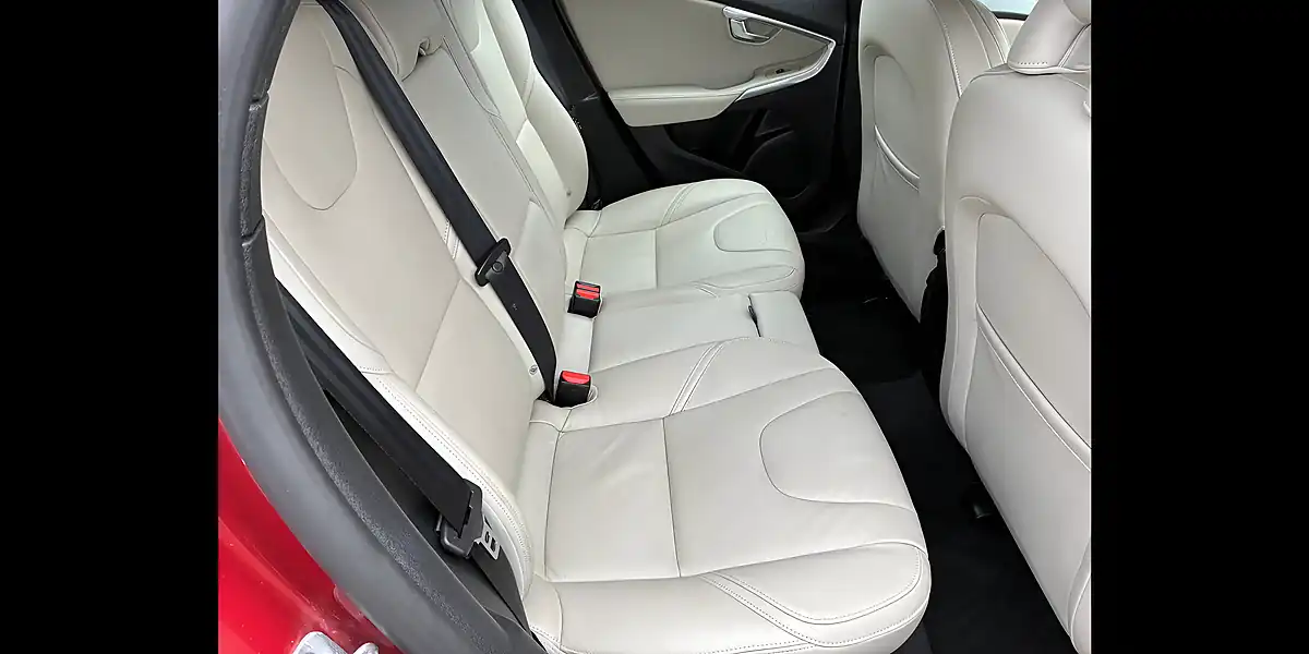 Used 2015 Volvo V40 Se Lux Nav Red - Interior and Exterior details 8