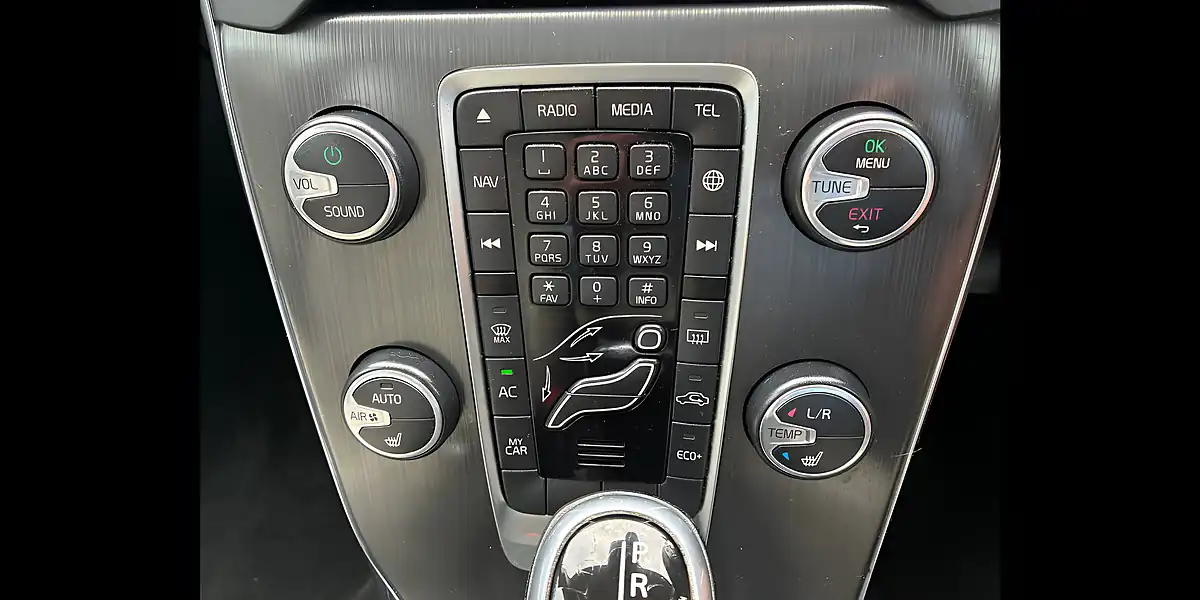 Used 2015 Volvo V40 Se Lux Nav Red - Interior and Exterior details 9