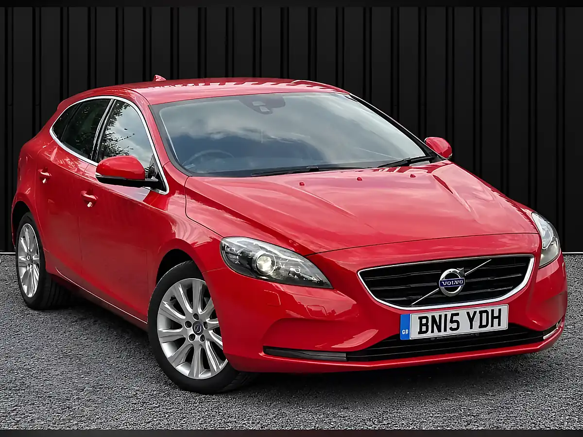 Used 2015 Volvo V40 Se Lux Nav Red - Front View