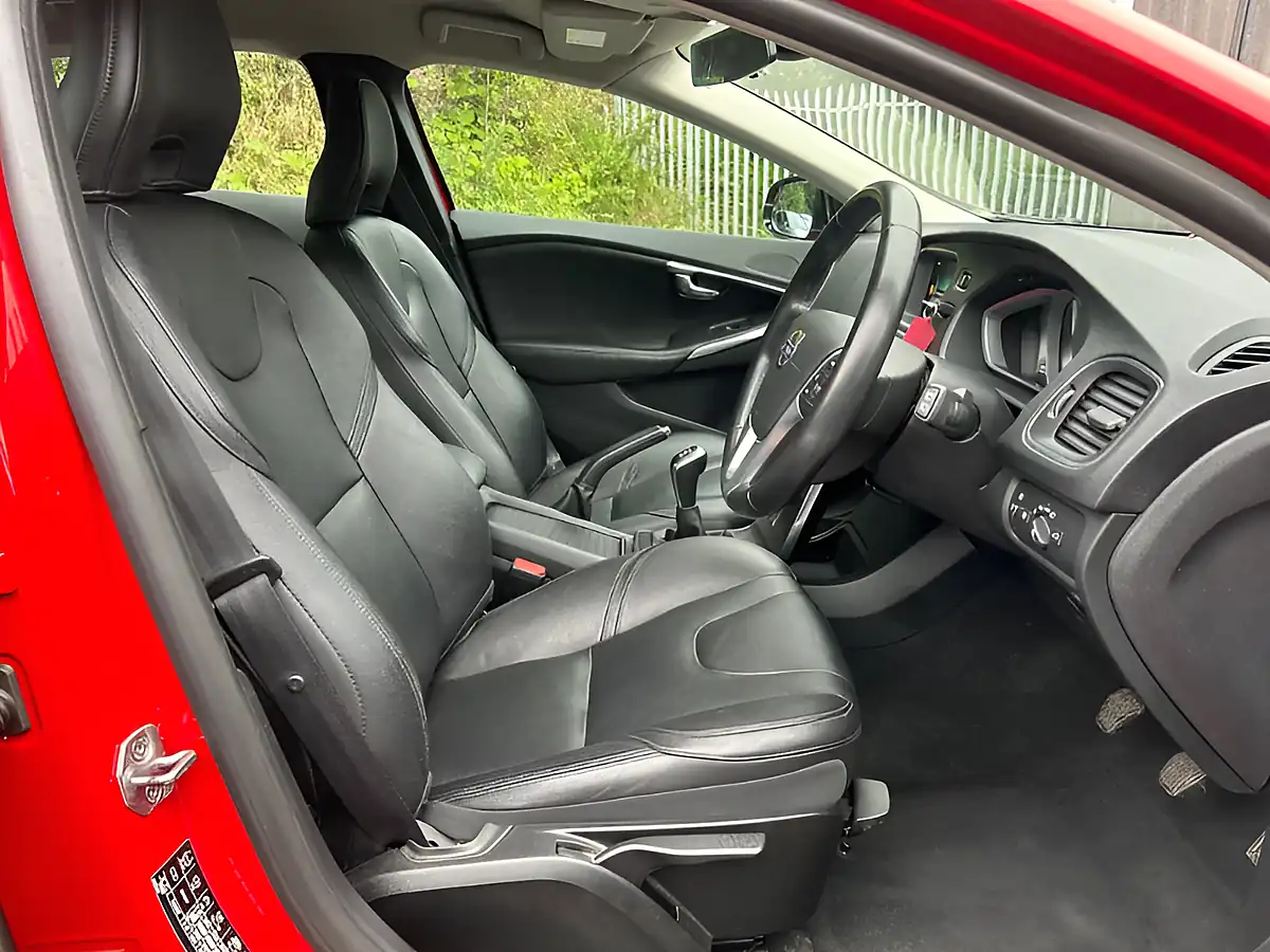 Used 2015 Volvo V40 Se Lux Nav Red - Interior and Exterior details 11