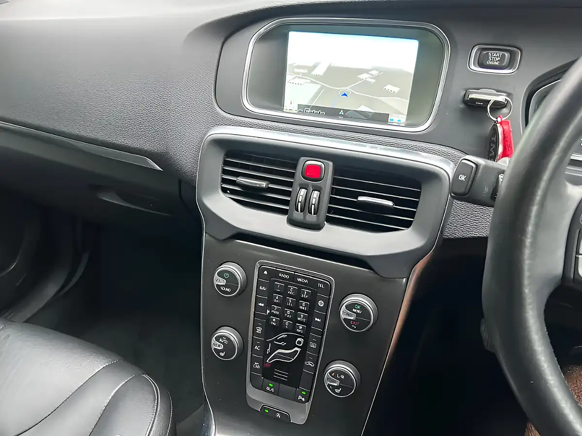 Used 2015 Volvo V40 Se Lux Nav Red - Interior and Exterior details 15