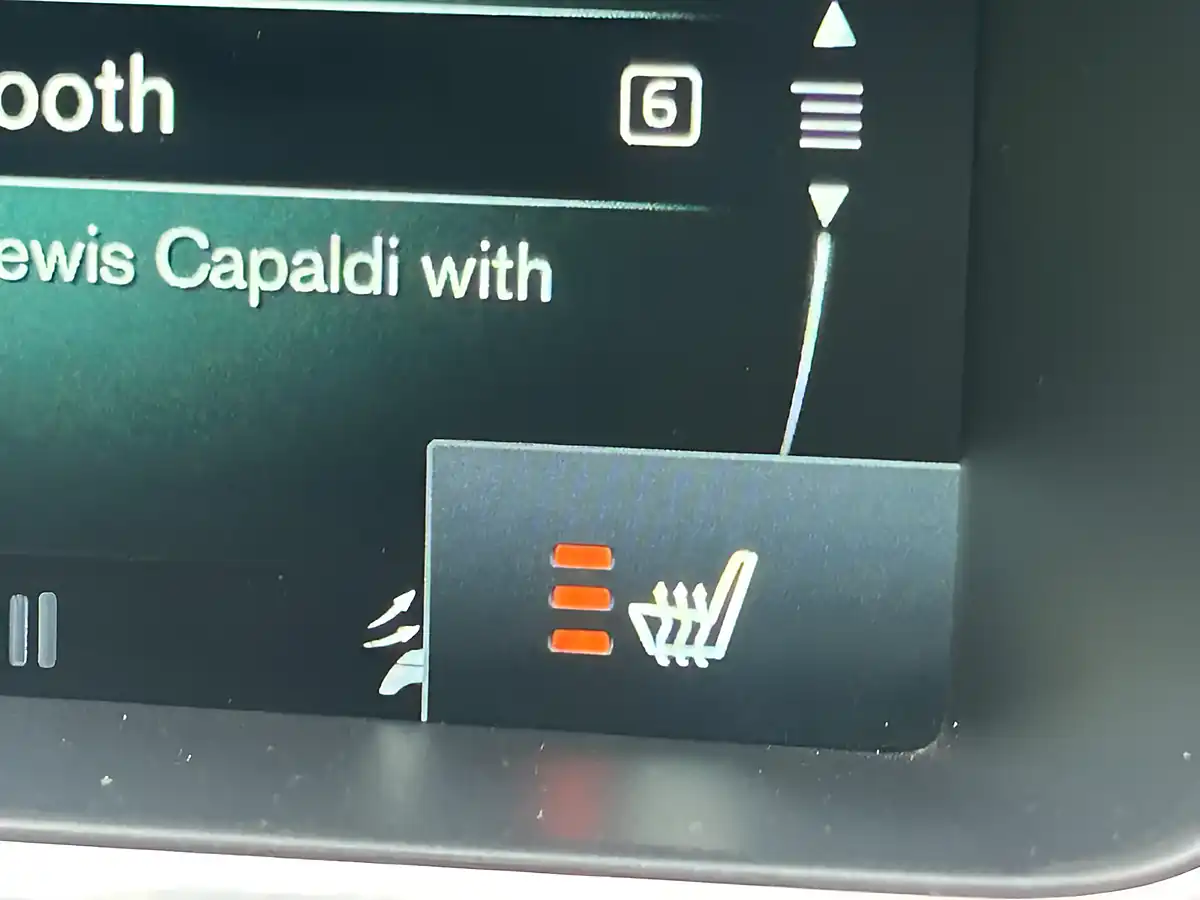 Used 2015 Volvo V40 Se Lux Nav Red - Interior and Exterior details 16