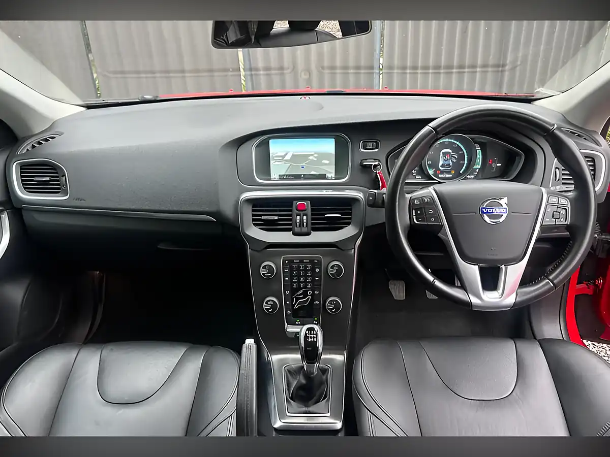 Used 2015 Volvo V40 Se Lux Nav Red - Interior and Exterior details 3