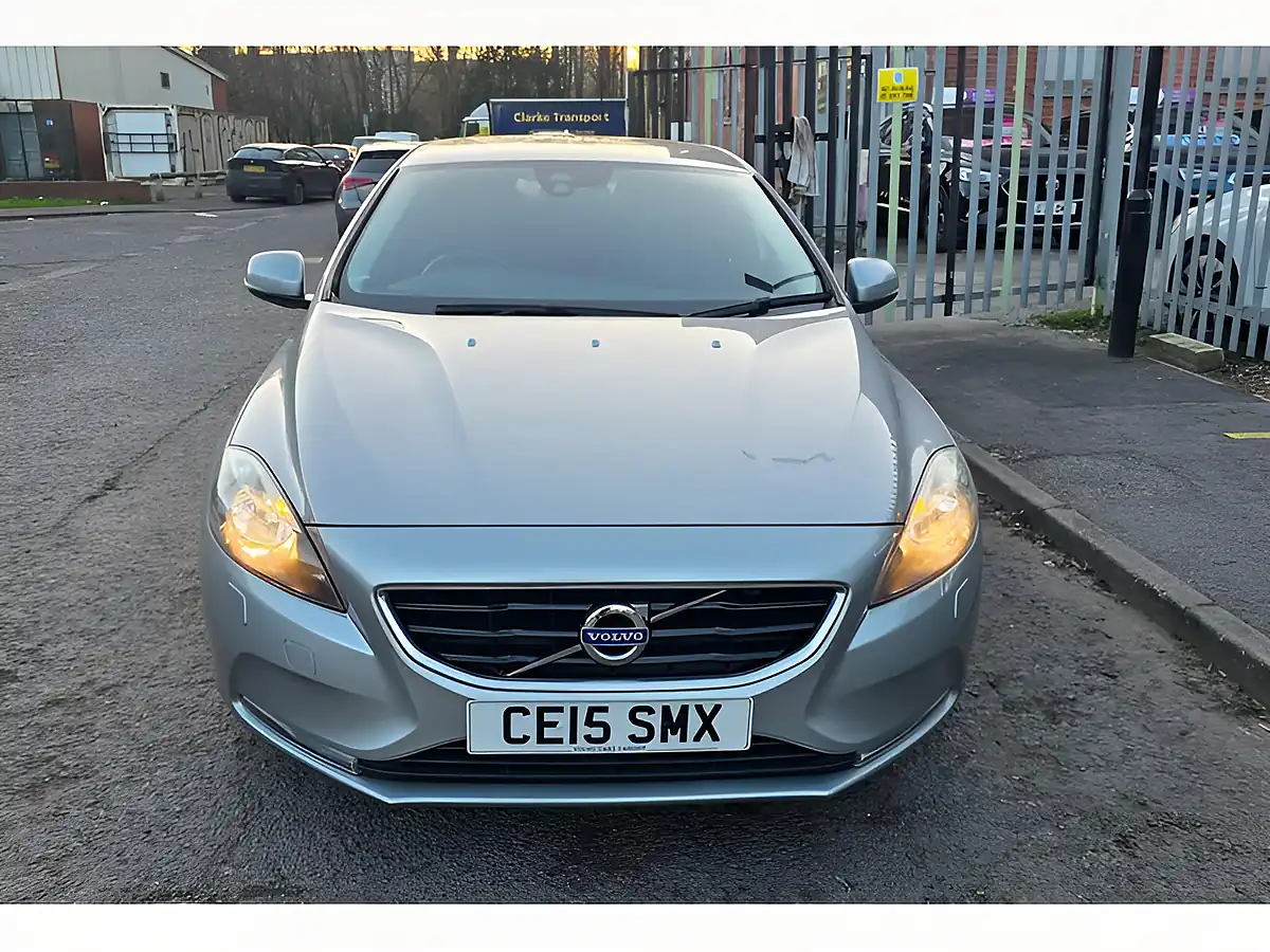 Used 2015 Volvo V40 Se Nav Silver - Front View