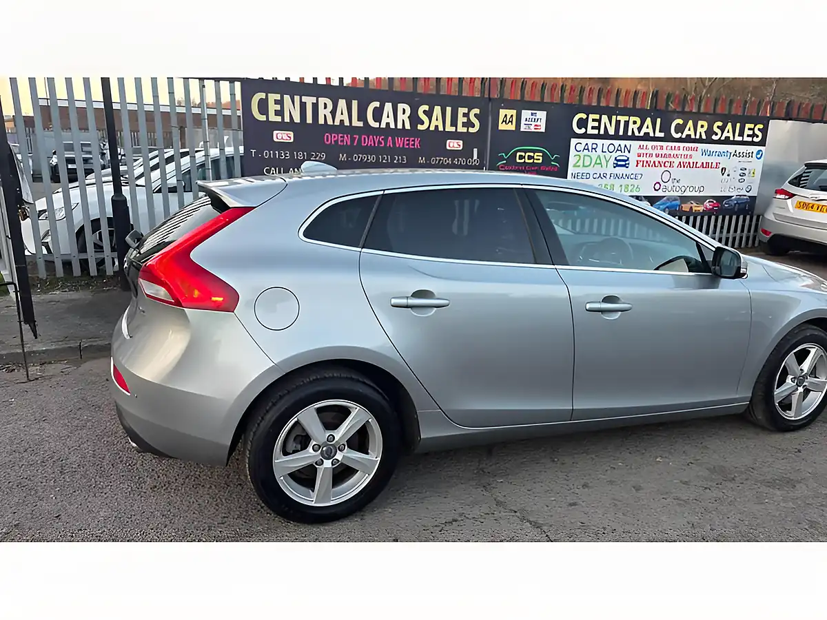Used 2015 Volvo V40 Se Nav Silver - Interior and Exterior details 10
