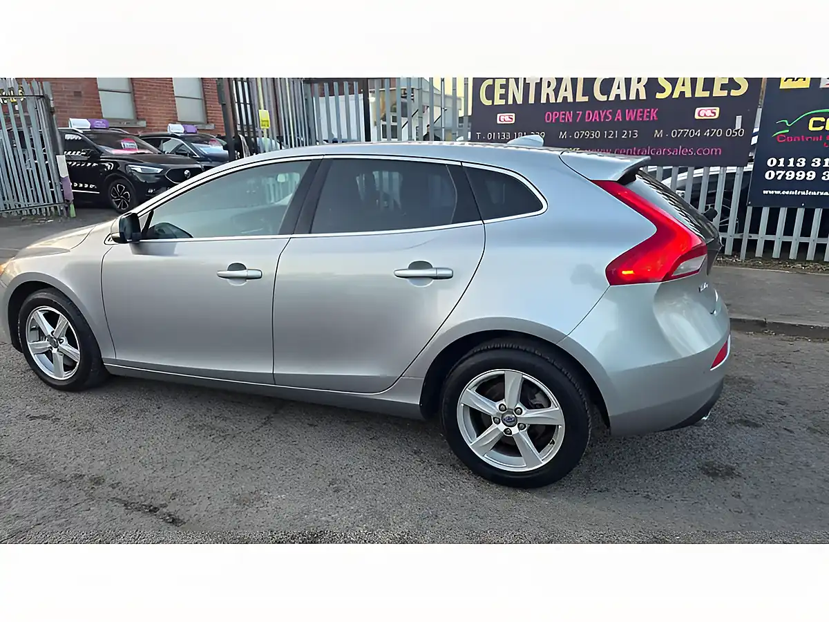 Used 2015 Volvo V40 Se Nav Silver - Interior and Exterior details 13