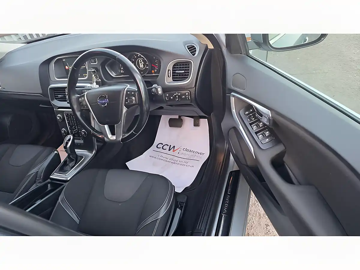 Used 2015 Volvo V40 Se Nav Silver - Interior and Exterior details 19