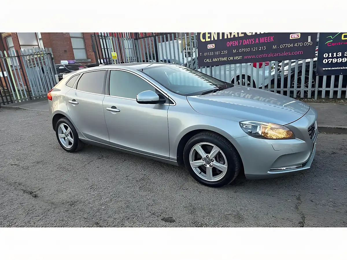 Used 2015 Volvo V40 Se Nav Silver - Interior and Exterior details 3