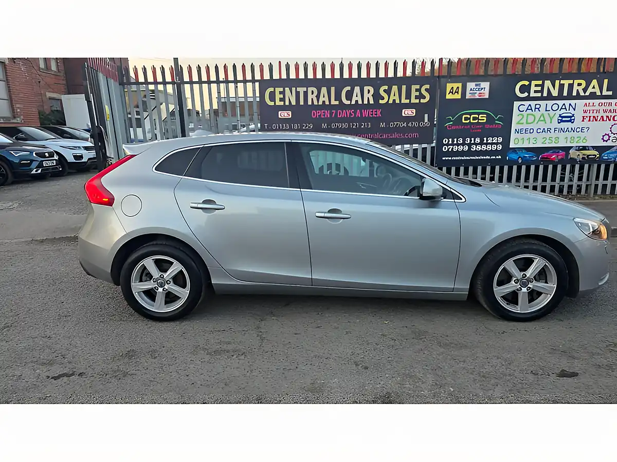 Used 2015 Volvo V40 Se Nav Silver - Interior and Exterior details 7