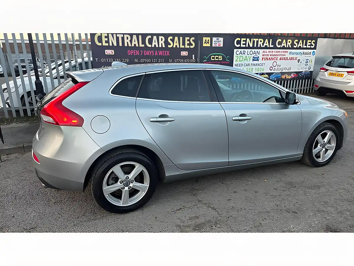 Used 2015 Volvo V40 Se Nav Silver - Interior and Exterior details 8