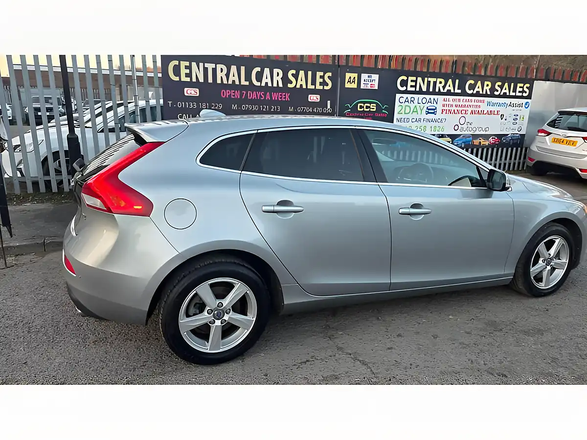 Used 2015 Volvo V40 Se Nav Silver - Interior and Exterior details 9