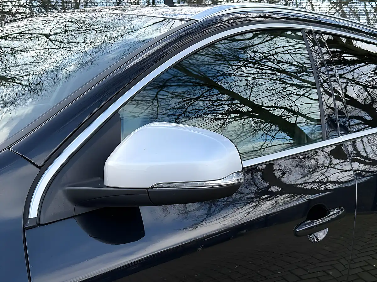 Used 2015 Volvo V60 R-Design Lux Nav Black - Interior and Exterior details 14