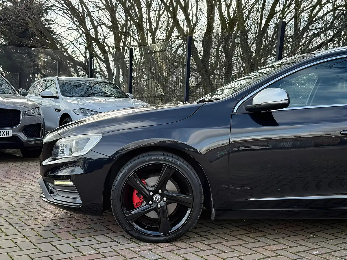 Used 2015 Volvo V60 R-Design Lux Nav Black - Interior and Exterior details 16