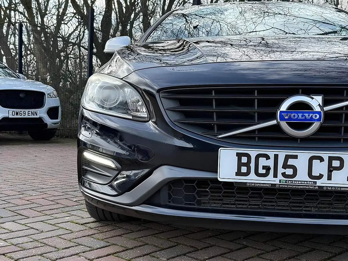 Used 2015 Volvo V60 R-Design Lux Nav Black - Interior and Exterior details 17
