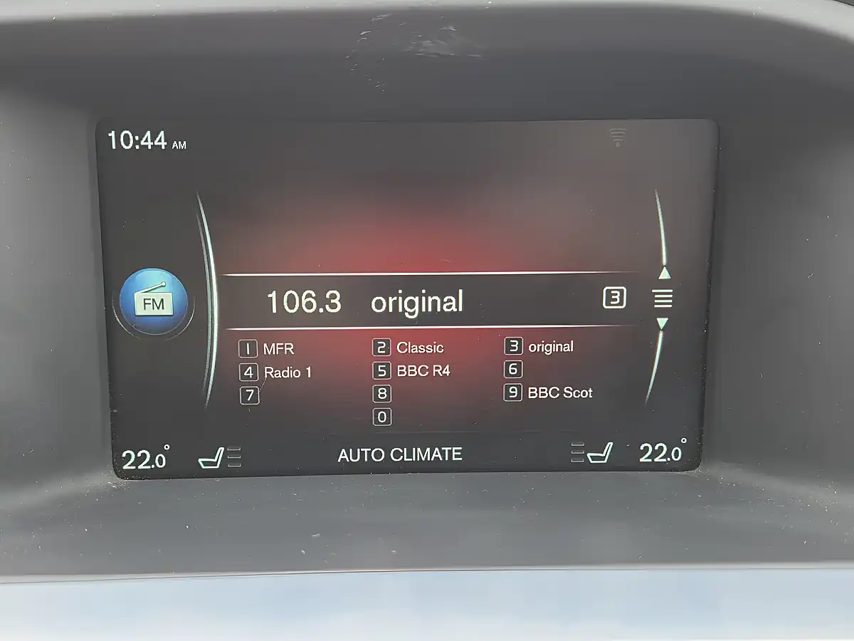 Used 2015 Volvo V60 Se Lux Nav Gold - Interior and Exterior details 10