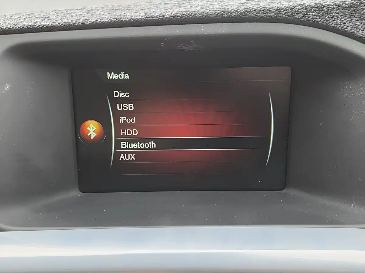 Used 2015 Volvo V60 Se Lux Nav Gold - Interior and Exterior details 11
