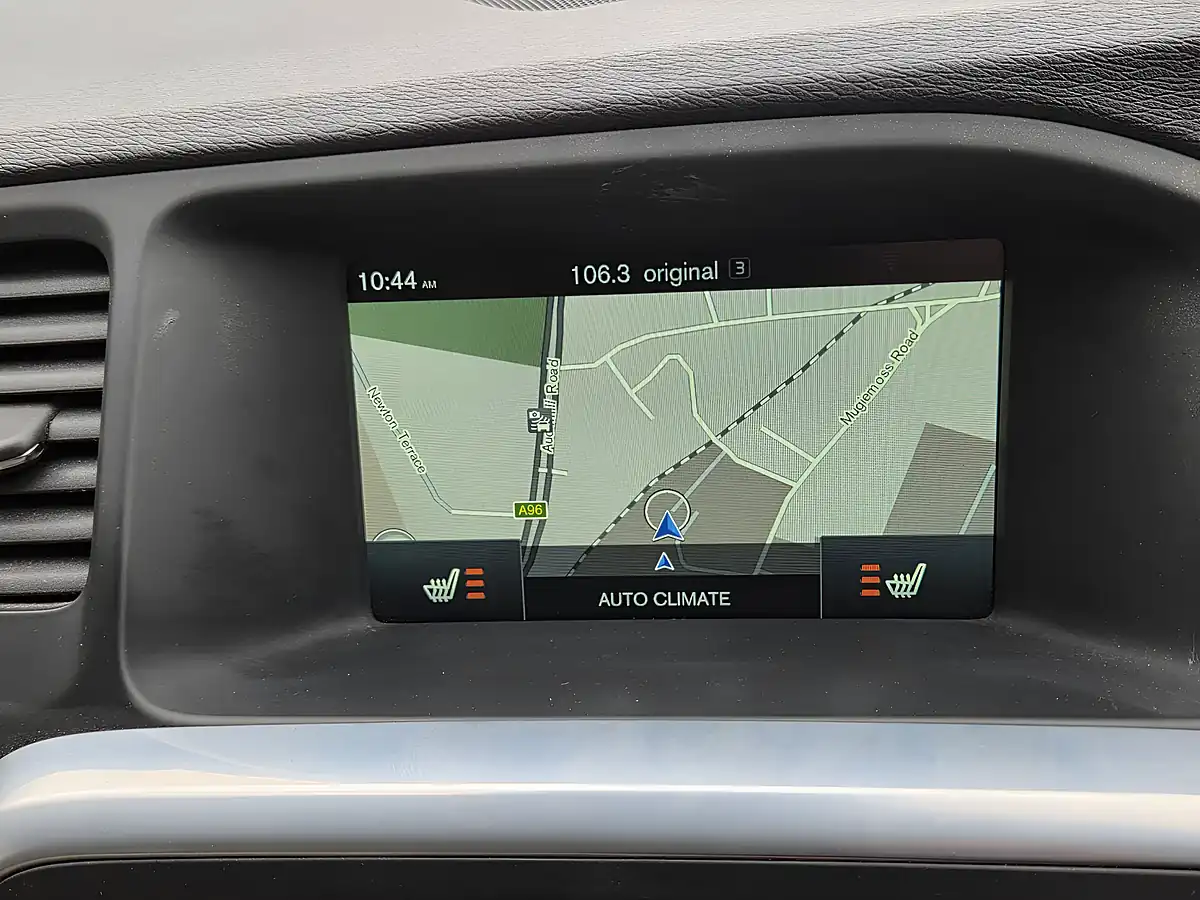 Used 2015 Volvo V60 Se Lux Nav Gold - Interior and Exterior details 12