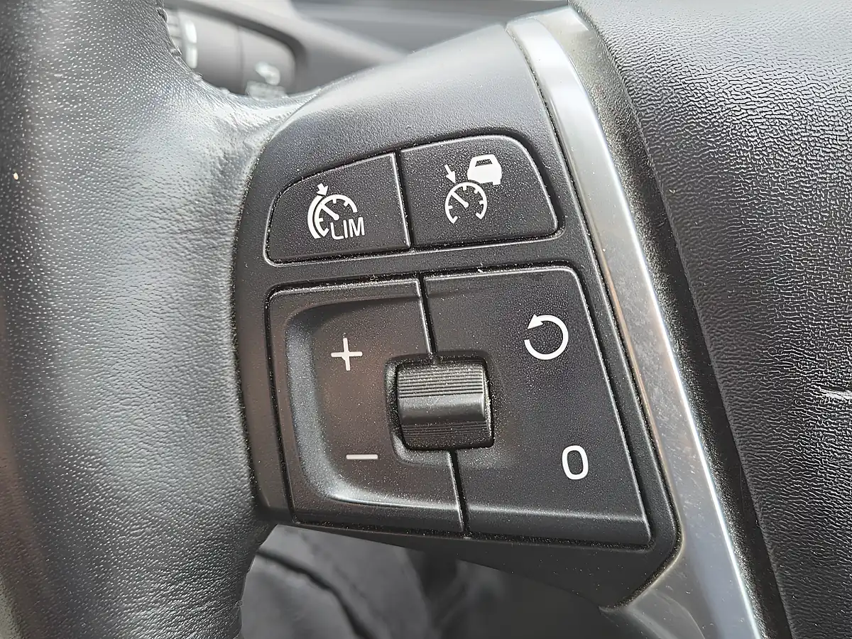 Used 2015 Volvo V60 Se Lux Nav Gold - Interior and Exterior details 14