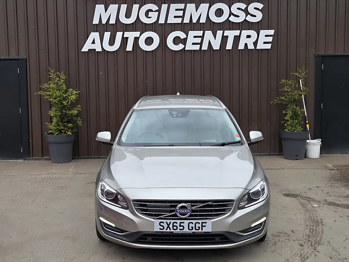 Used 2015 Volvo V60 Se Lux Nav Gold - Interior and Exterior details 3