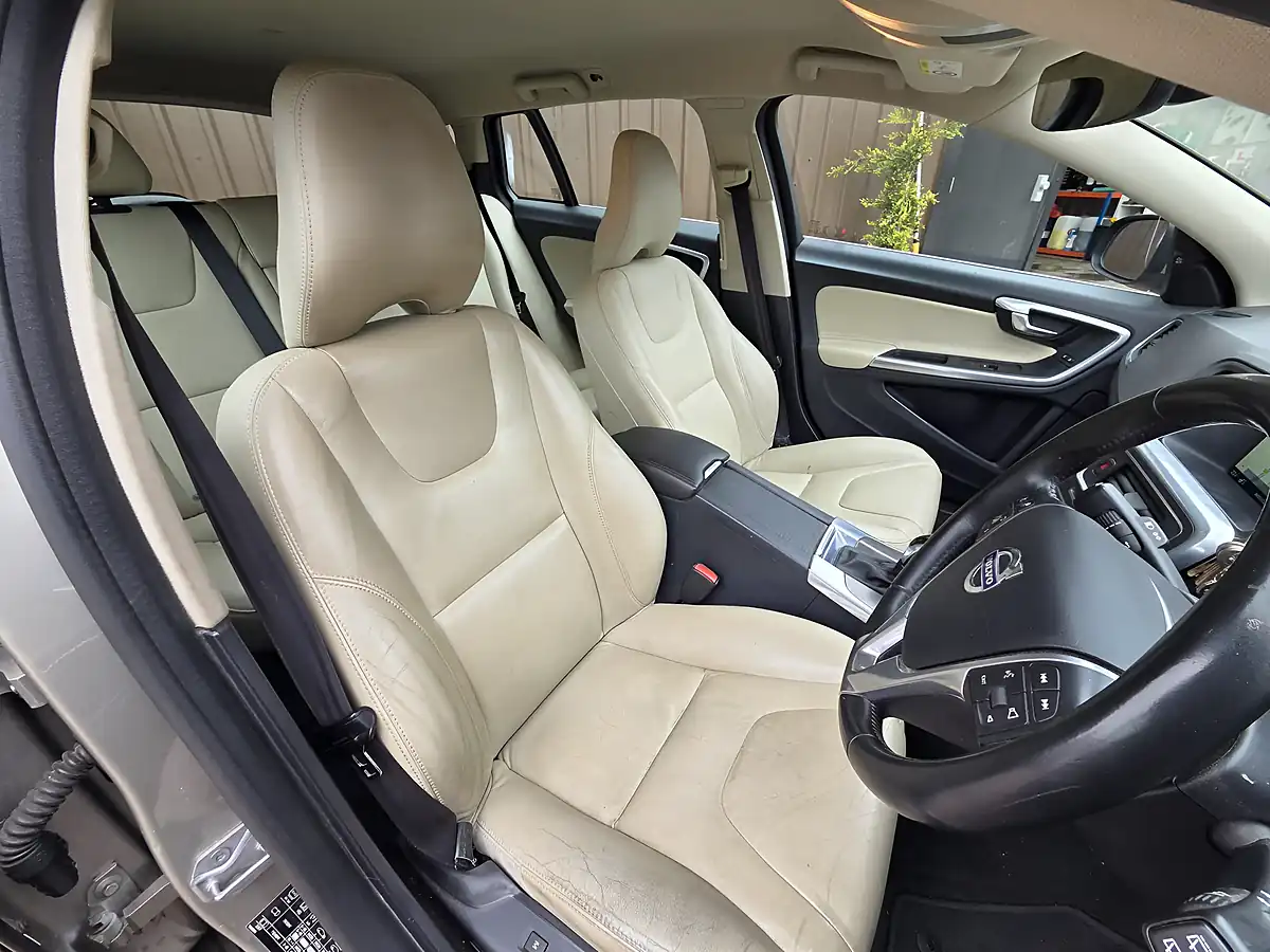 Used 2015 Volvo V60 Se Lux Nav Gold - Interior and Exterior details 6