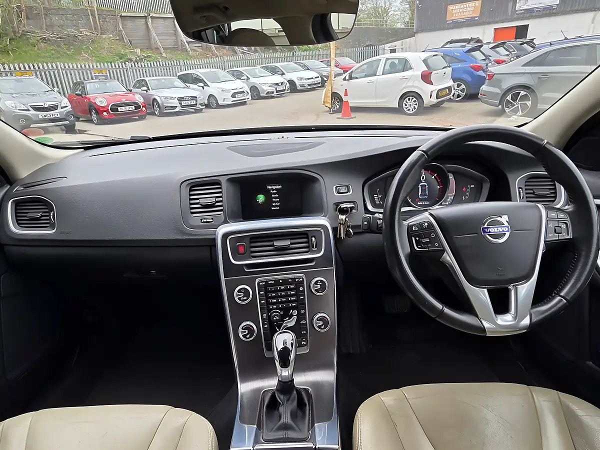 Used 2015 Volvo V60 Se Lux Nav Gold - Interior and Exterior details 7