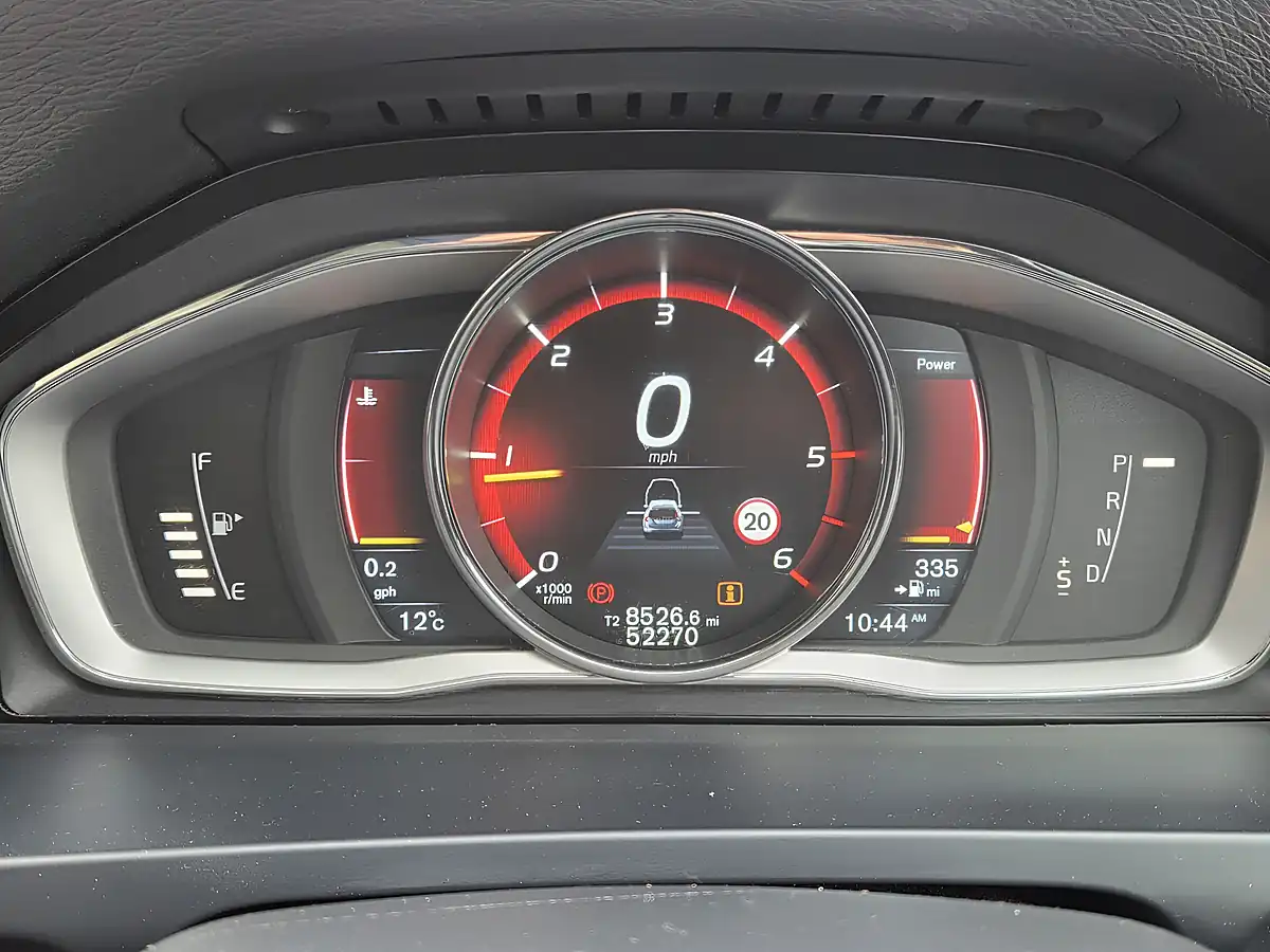 Used 2015 Volvo V60 Se Lux Nav Gold - Interior and Exterior details 9