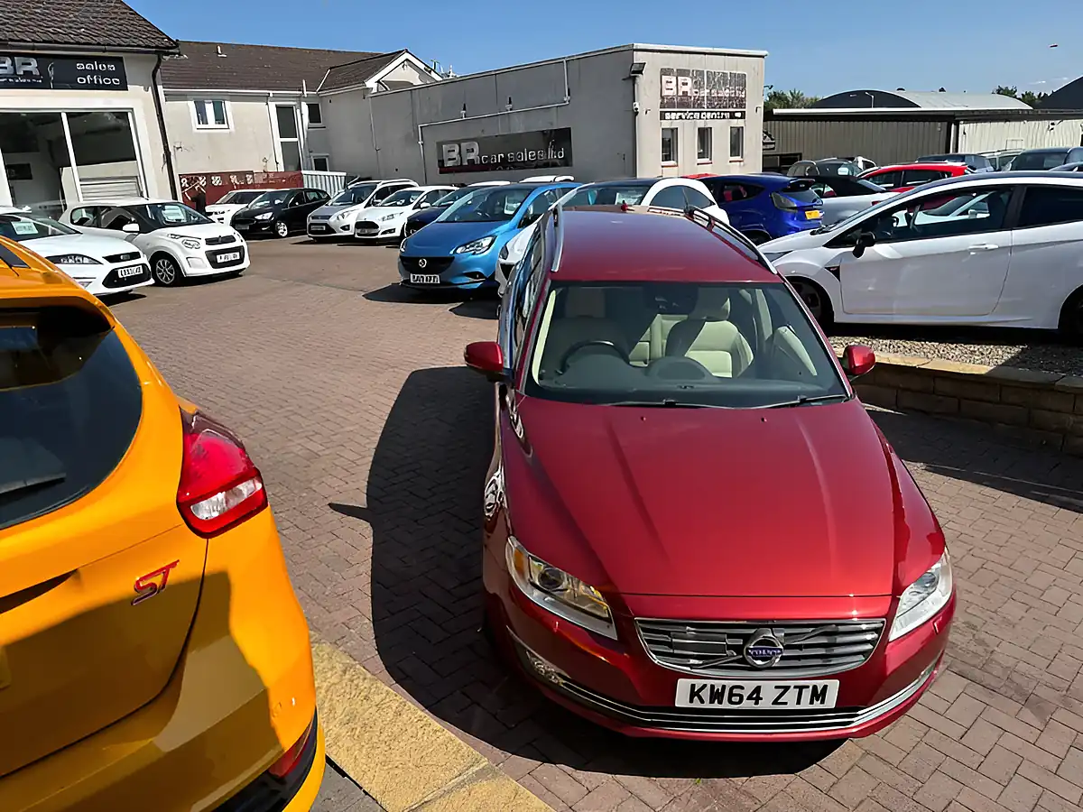 Used 2015 Volvo V70 Se Lux Red - Interior and Exterior details 10