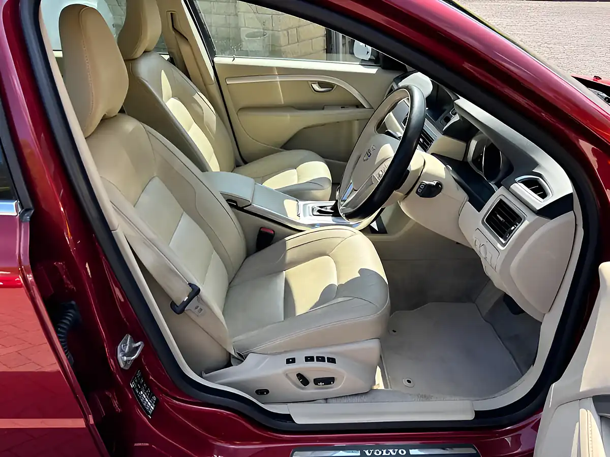 Used 2015 Volvo V70 Se Lux Red - Interior and Exterior details 11